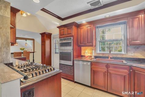 18 Milburn Drive Bloomfield CT 06002