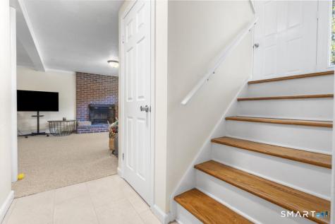 6 Snowapple Lane Milford CT 06460