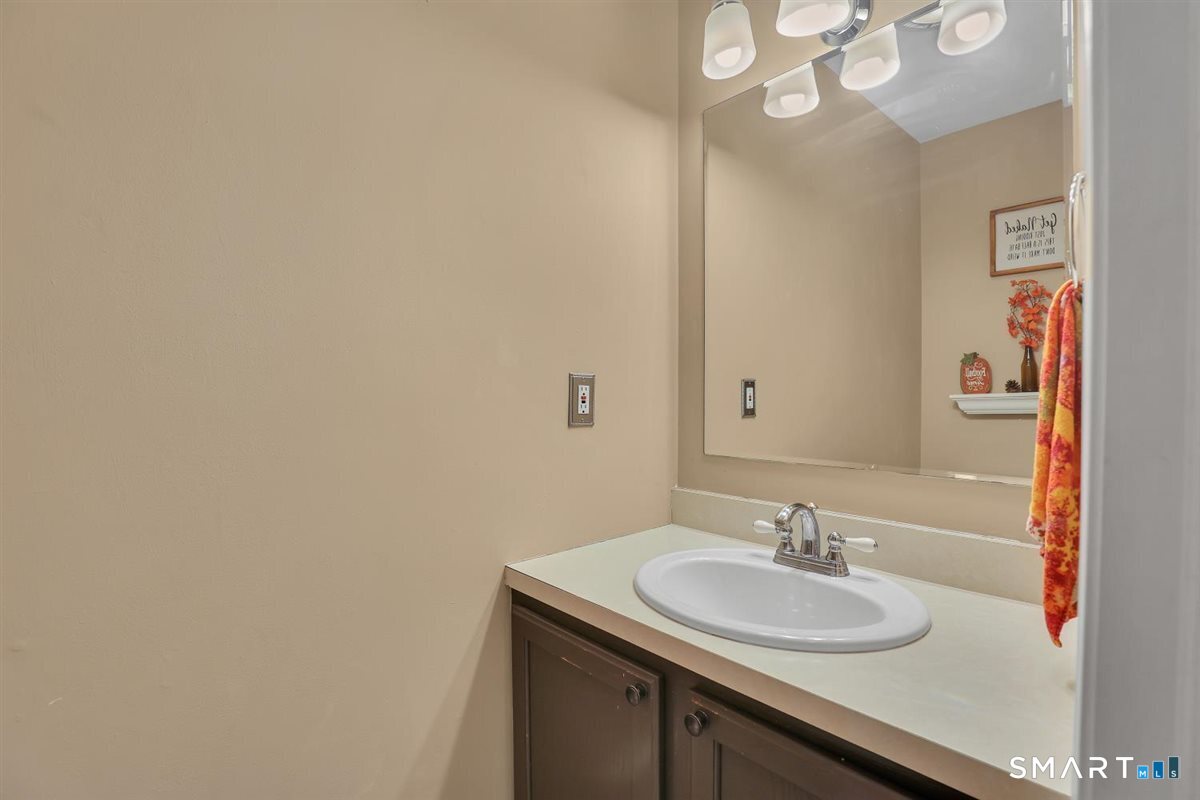 17 Beacon Street Manchester CT 06042