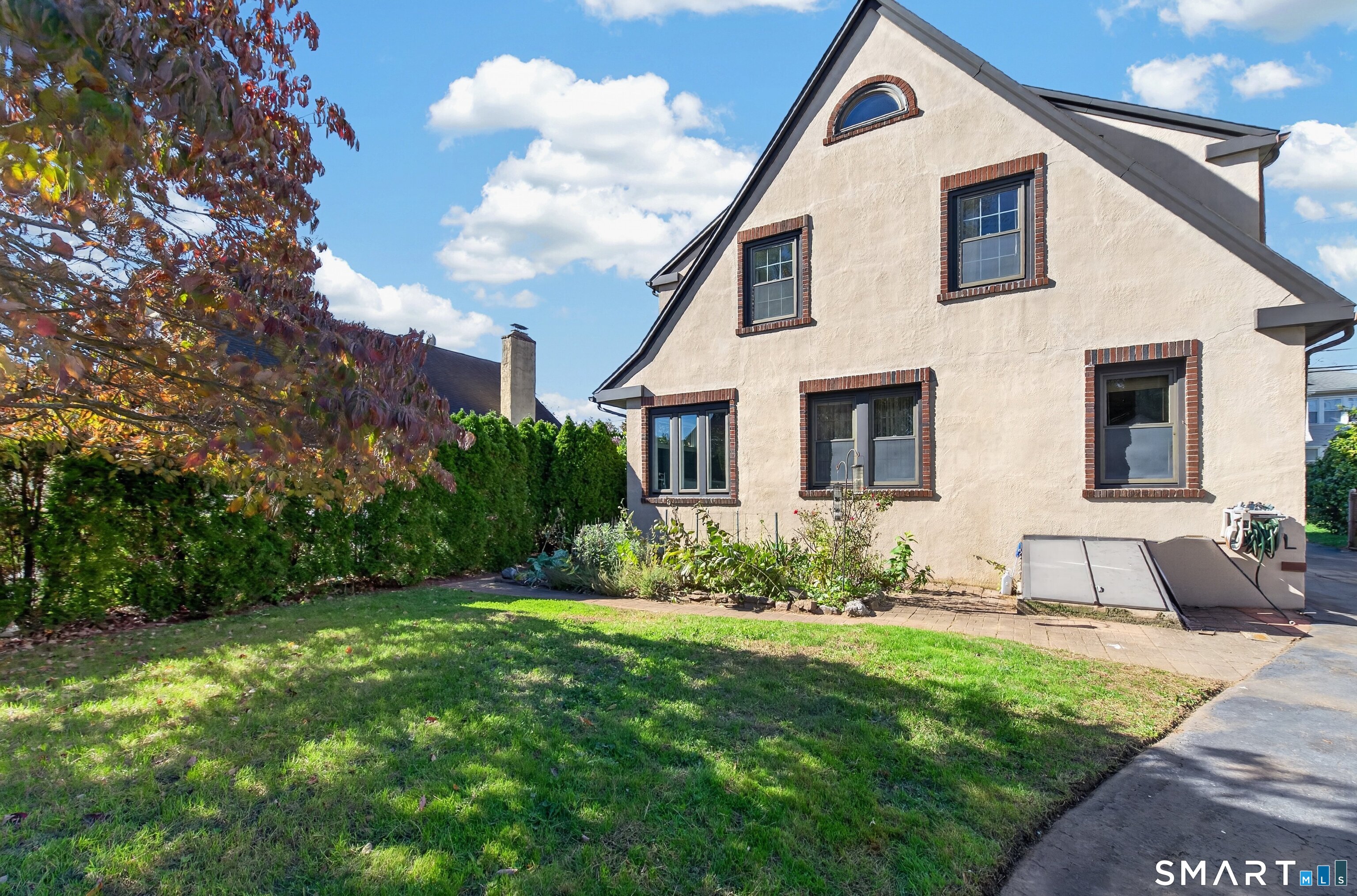 83 Bradley Avenue East Haven CT 06512
