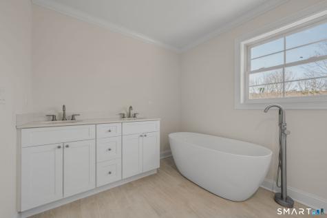 4 Jans Way Guilford CT 06437