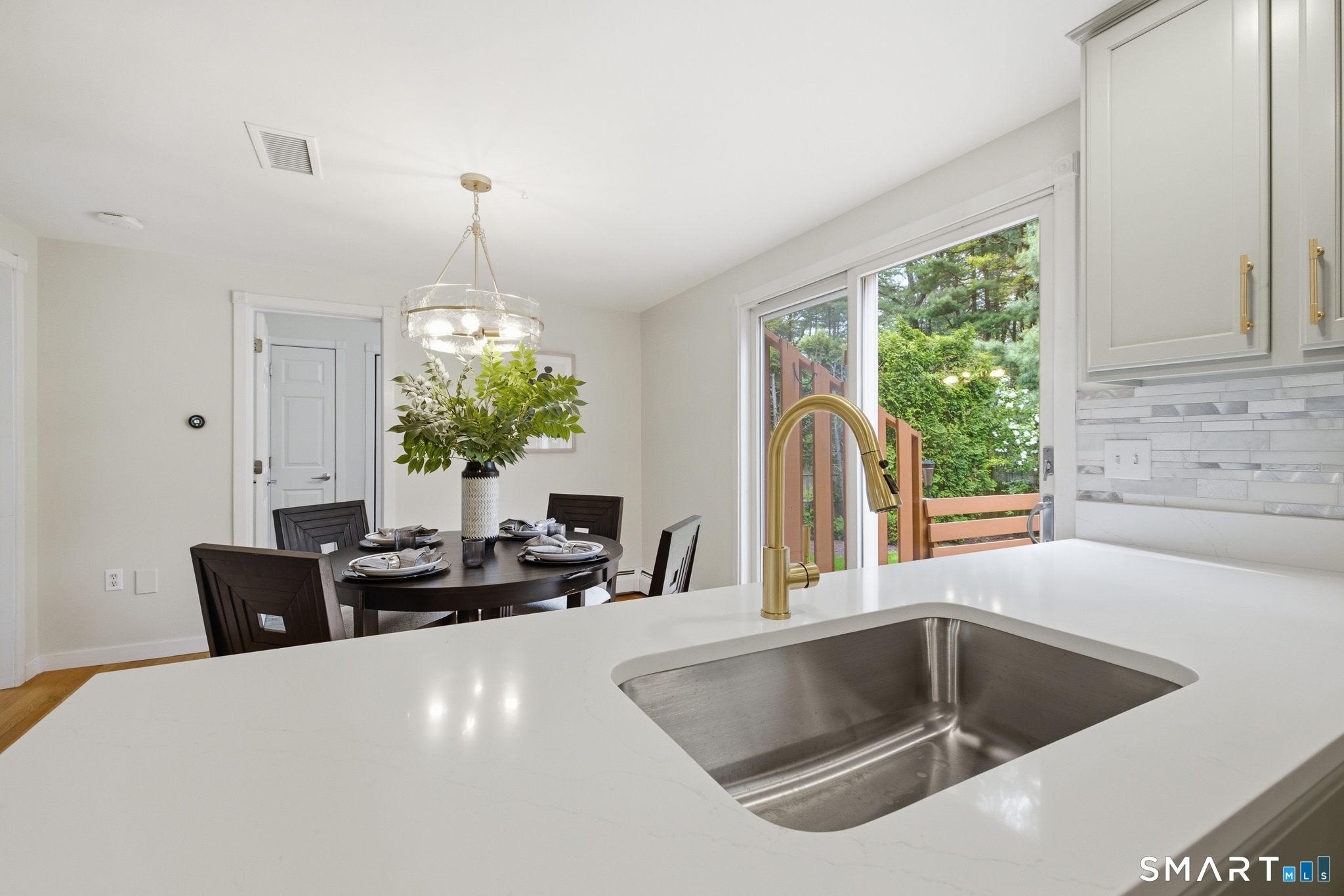 20 Abbe Road Enfield CT 06082