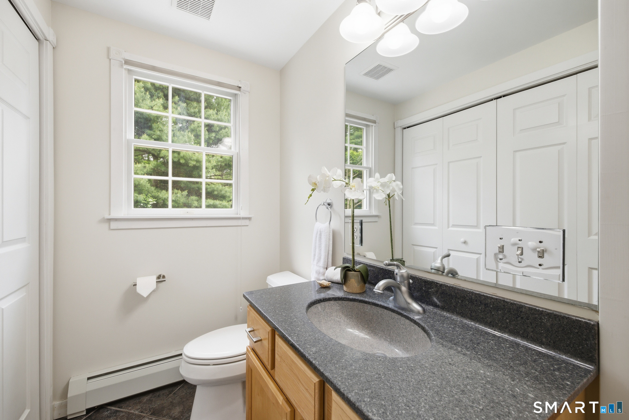 20 Abbe Road Enfield CT 06082