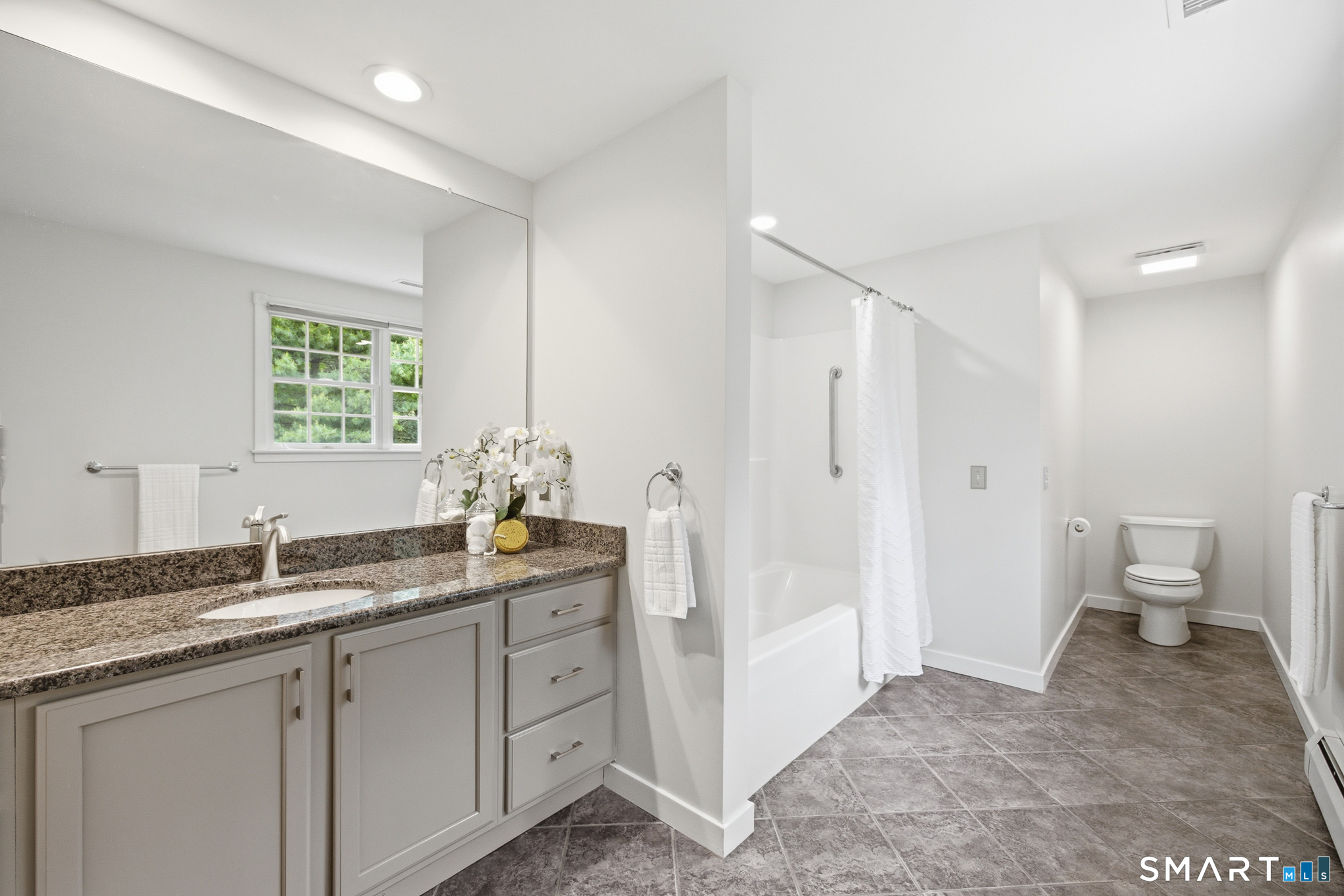 20 Abbe Road Enfield CT 06082