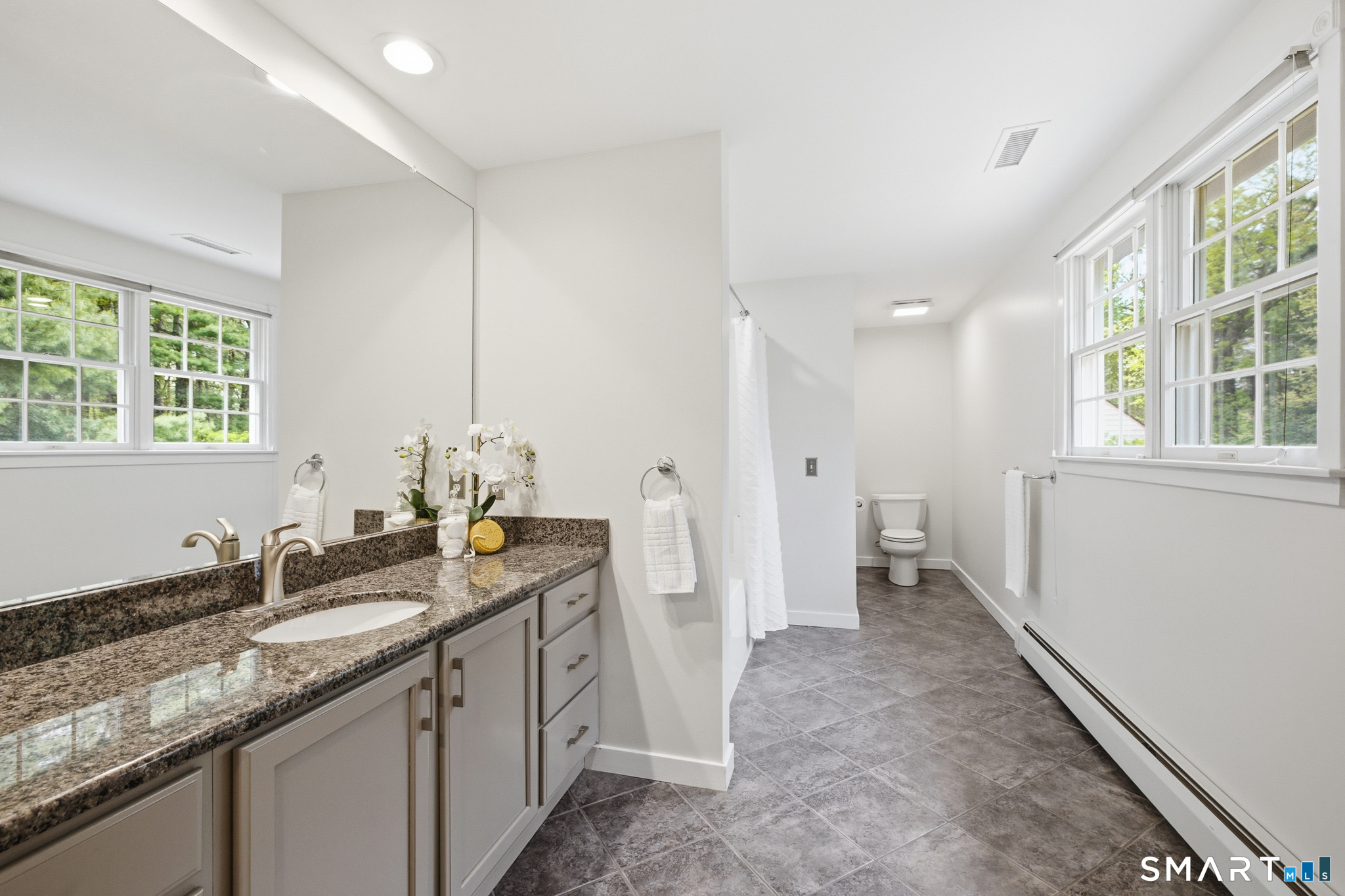 20 Abbe Road Enfield CT 06082