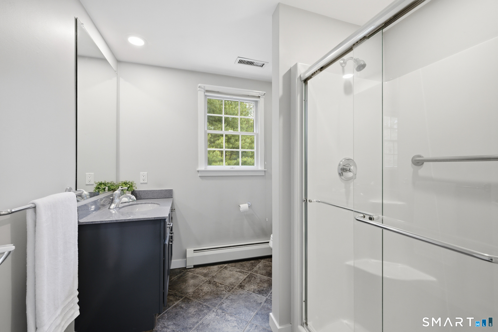 20 Abbe Road Enfield CT 06082