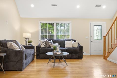 20 Abbe Road Enfield CT 06082