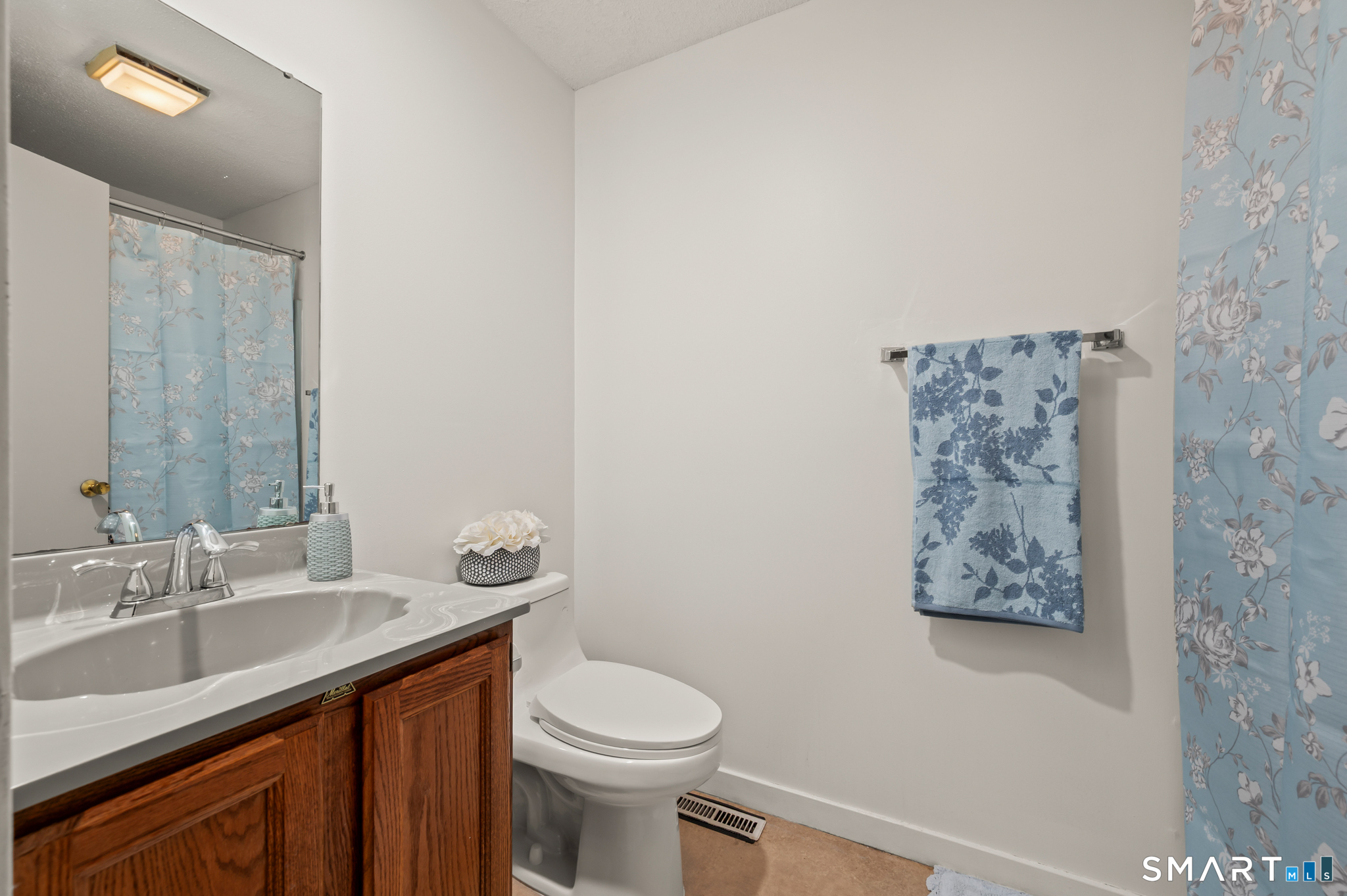 22 Walts Hill Bloomfield CT 06002