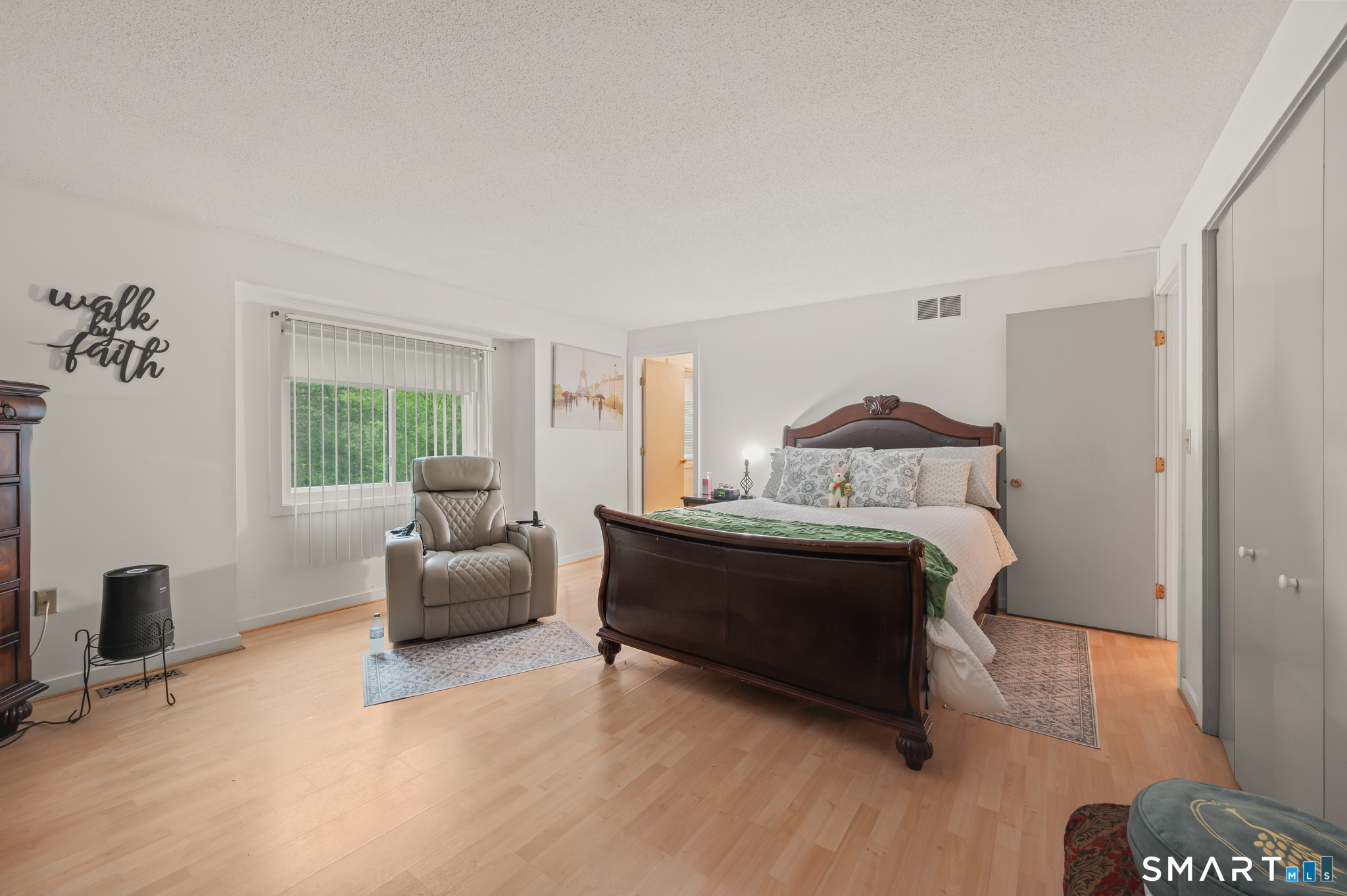 22 Walts Hill Bloomfield CT 06002