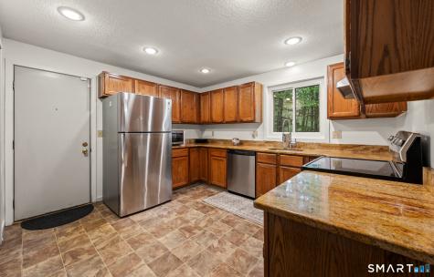 22 Walts Hill Bloomfield CT 06002