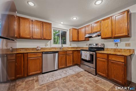 22 Walts Hill Bloomfield CT 06002