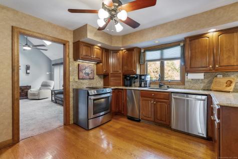 10 Cleary Lane Windsor CT 06095