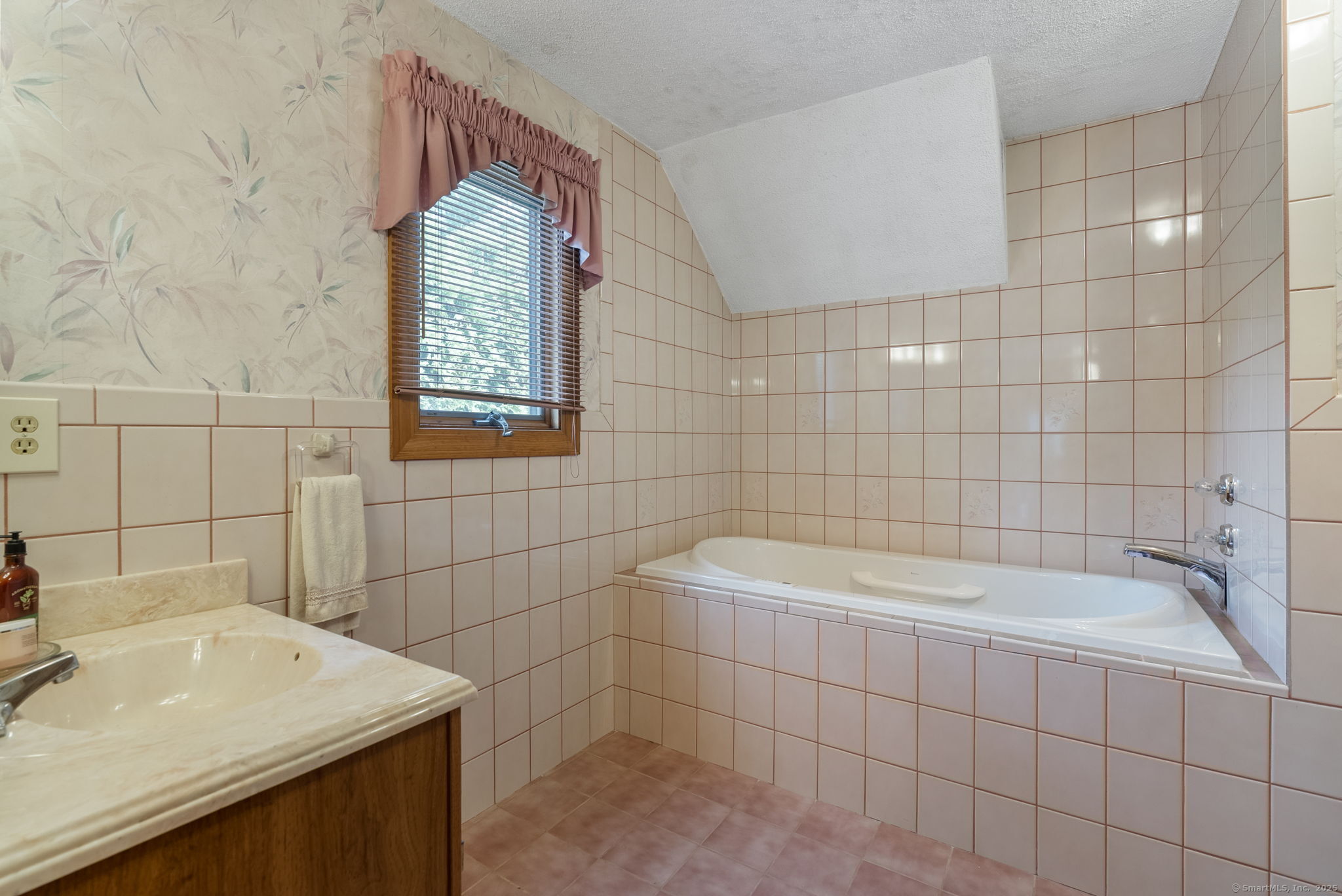 10 Cleary Lane Windsor CT 06095