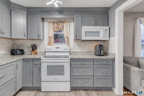 40 Cottage Grove Circle Bloomfield CT 06002