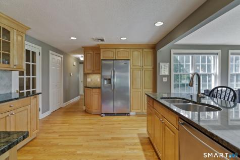39 Clovercrest Road Wethersfield CT 06109