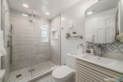 18 Fairlea Avenue Stratford CT 06614