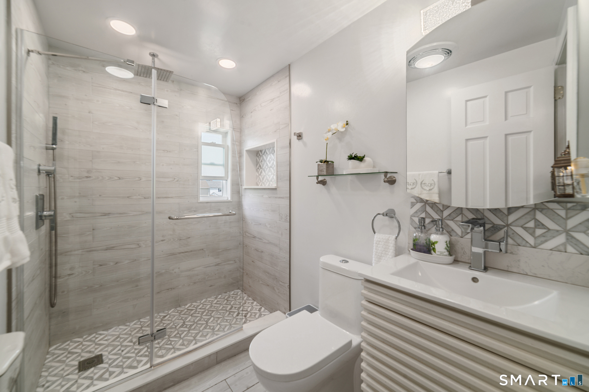 18 Fairlea Avenue Stratford CT 06614