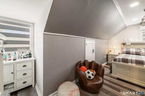 18 Fairlea Avenue Stratford CT 06614