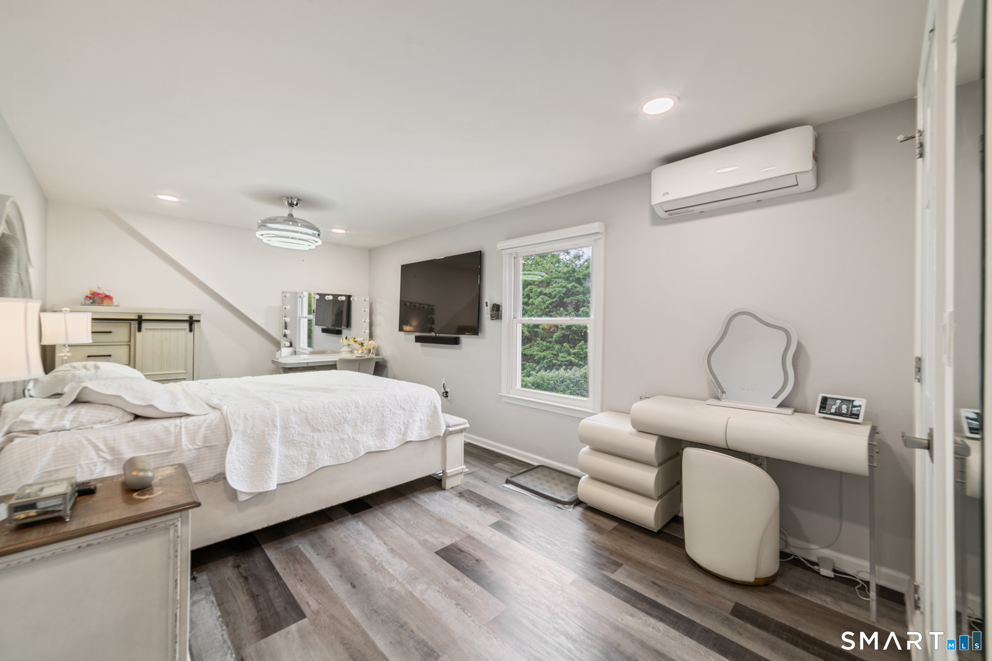 18 Fairlea Avenue Stratford CT 06614