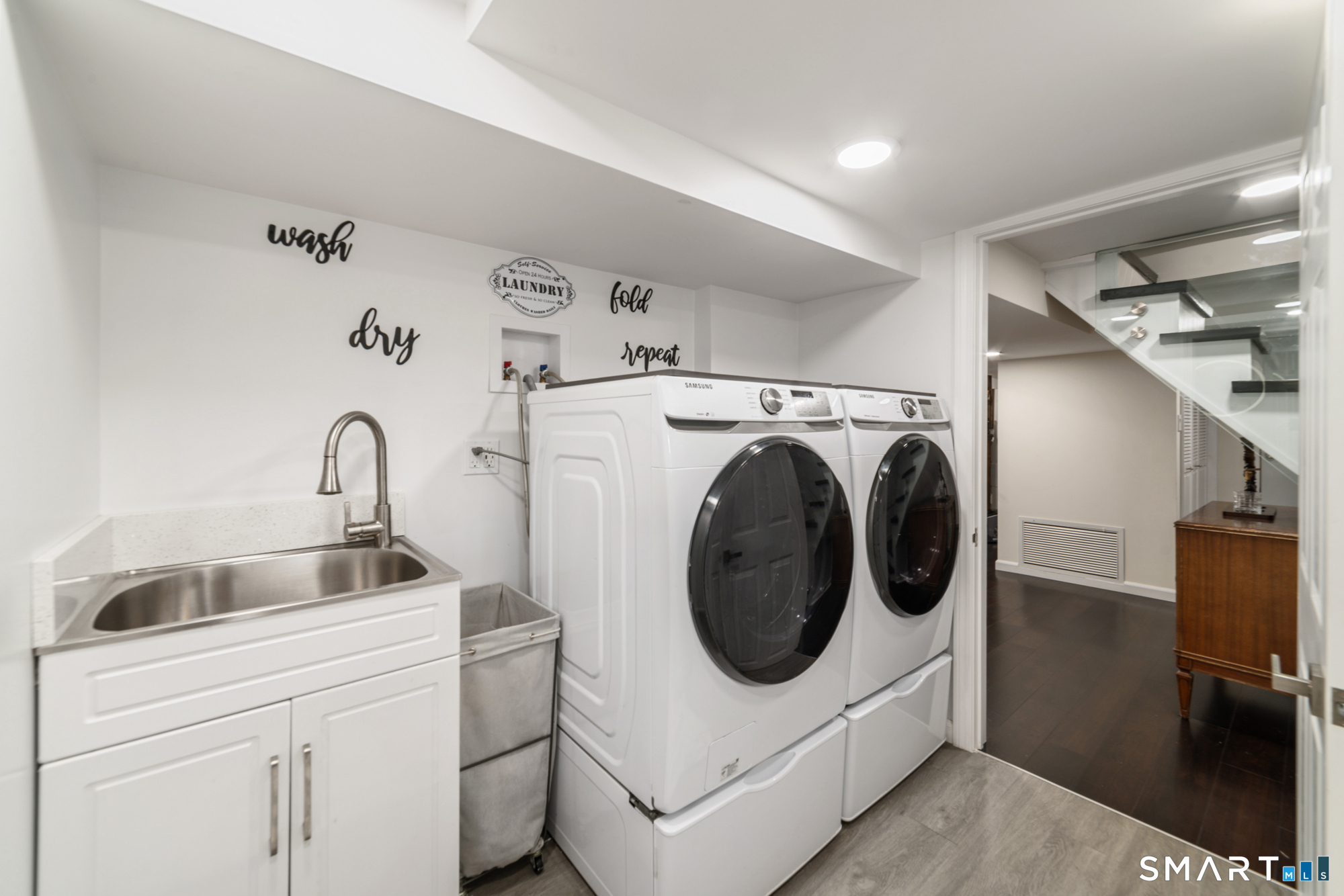 18 Fairlea Avenue Stratford CT 06614
