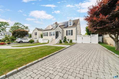18 Fairlea Avenue Stratford CT 06614