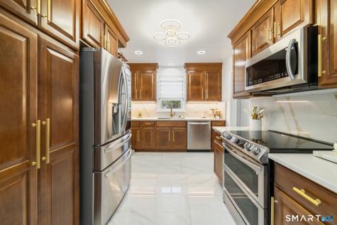 18 Fairlea Avenue Stratford CT 06614