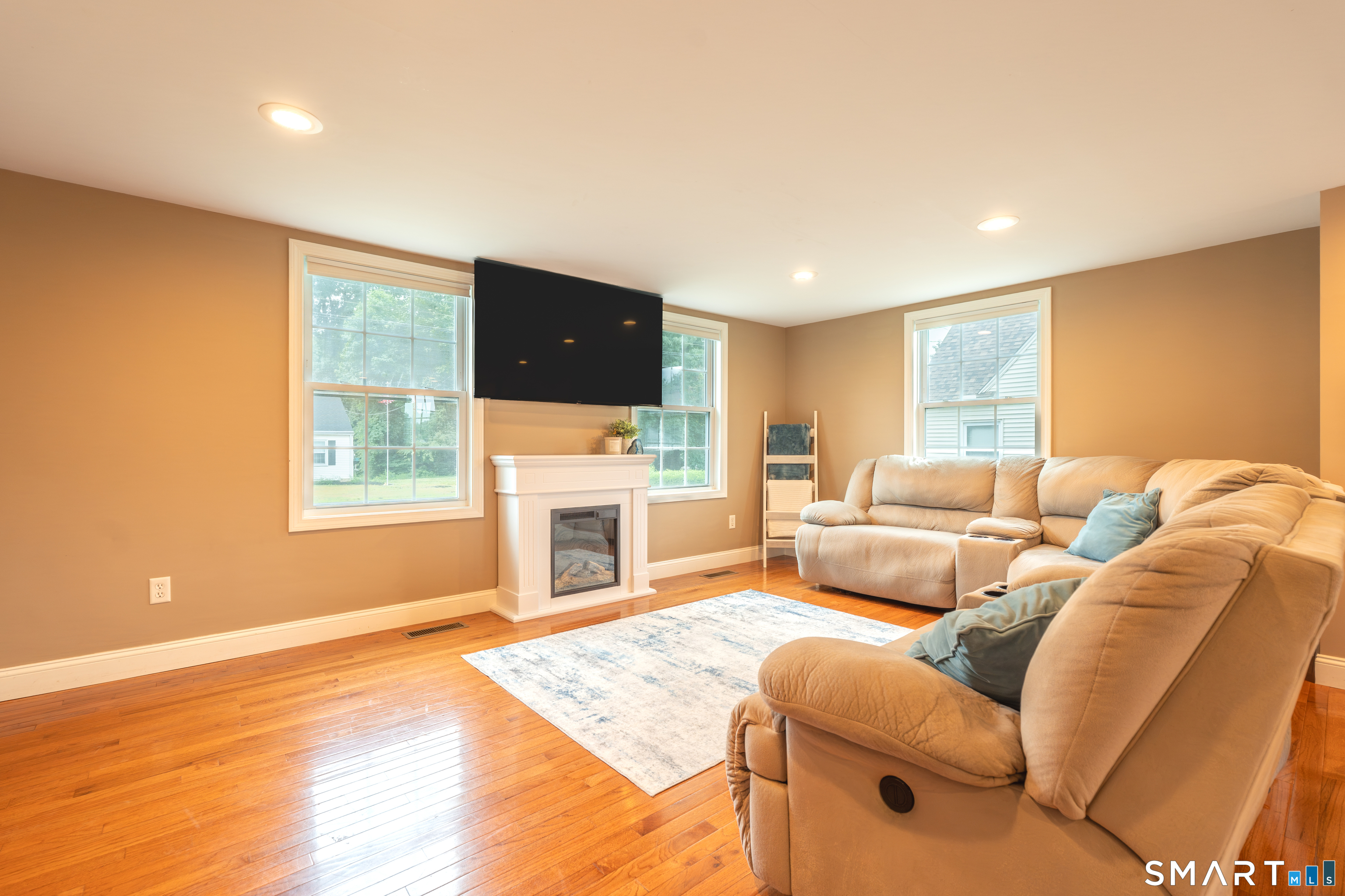 17 Edgewood Street Cromwell CT 06416