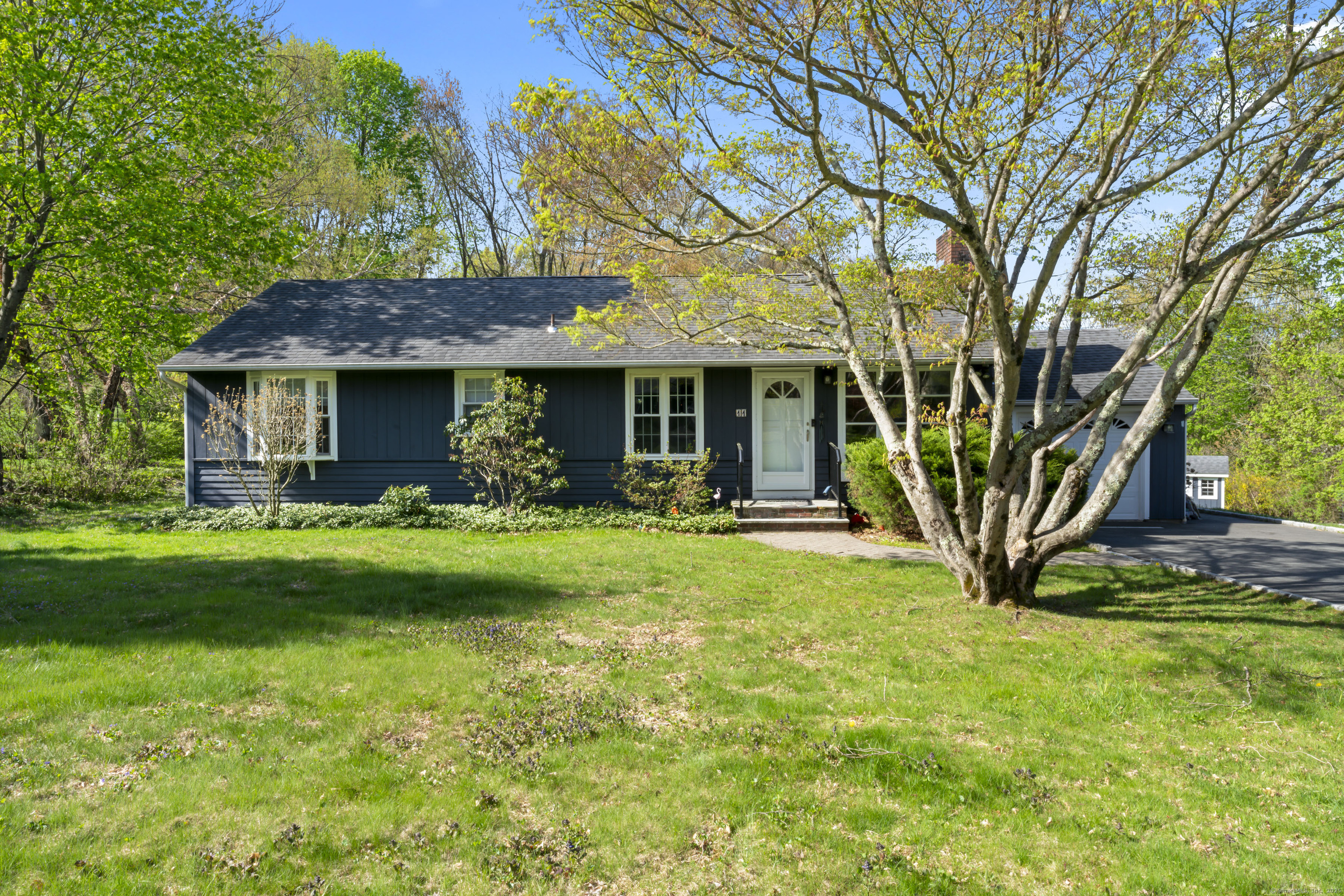 11 Knollwood Drive Newtown CT 06470