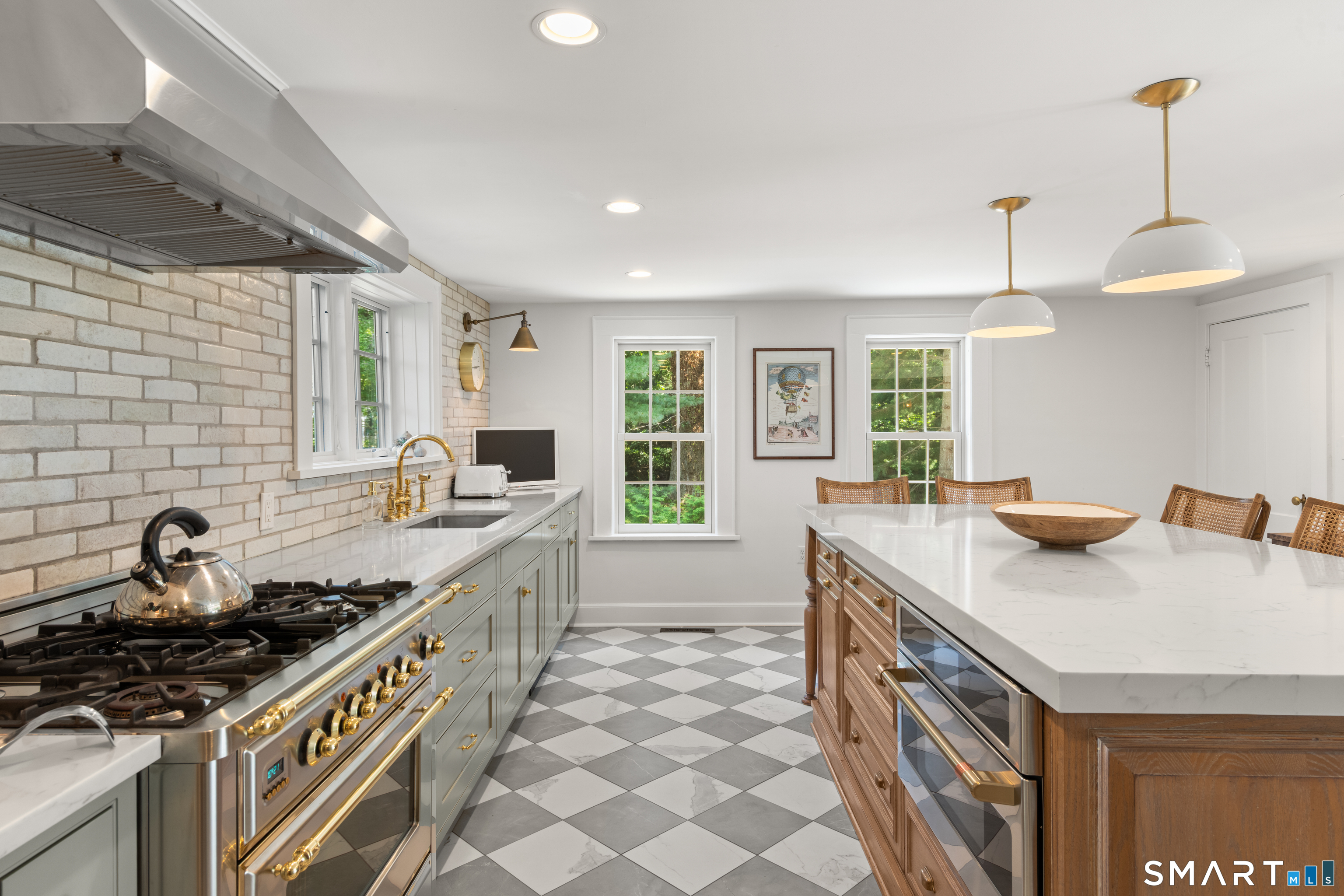 1123 Round Hill Road Fairfield CT 06824