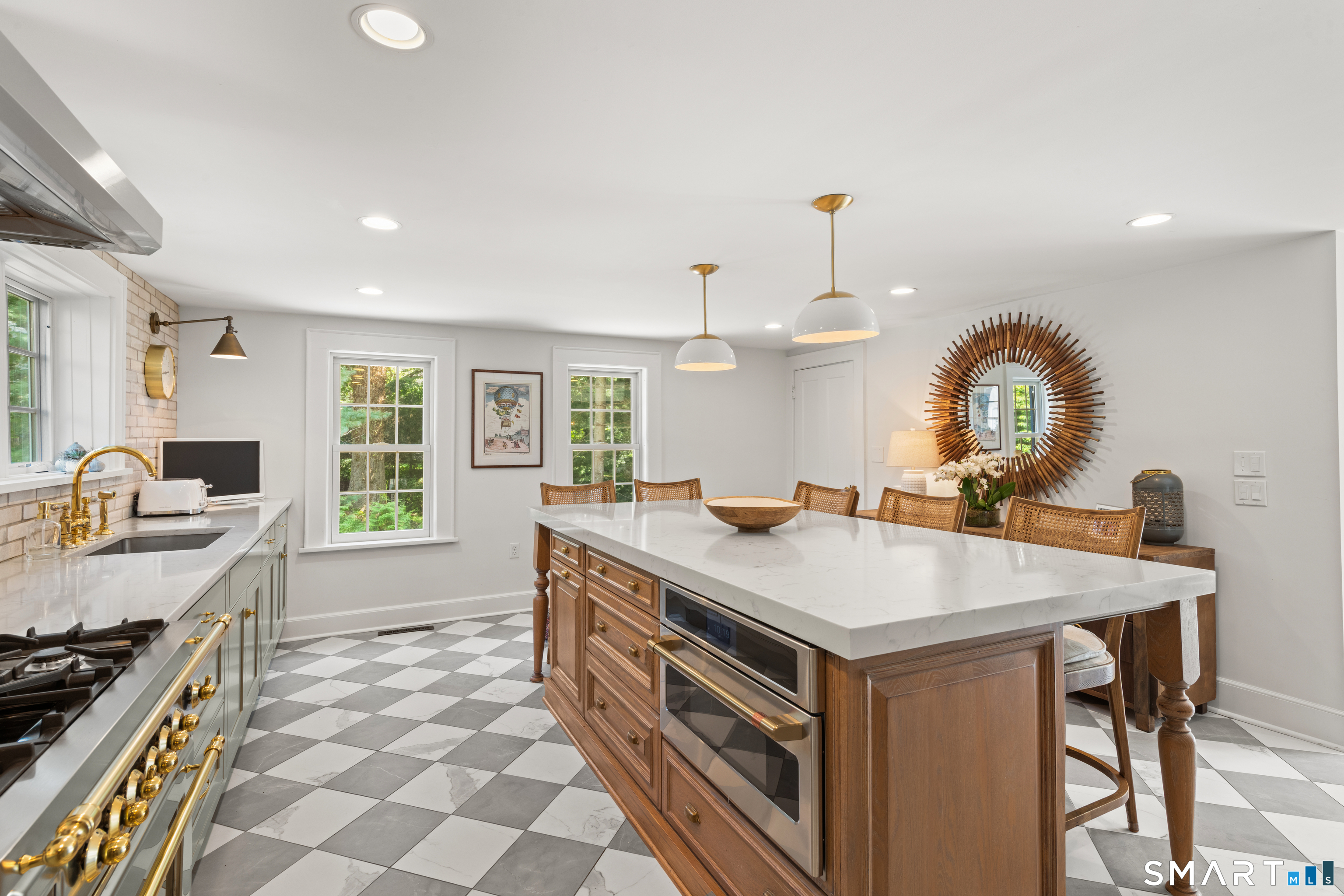 1123 Round Hill Road Fairfield CT 06824