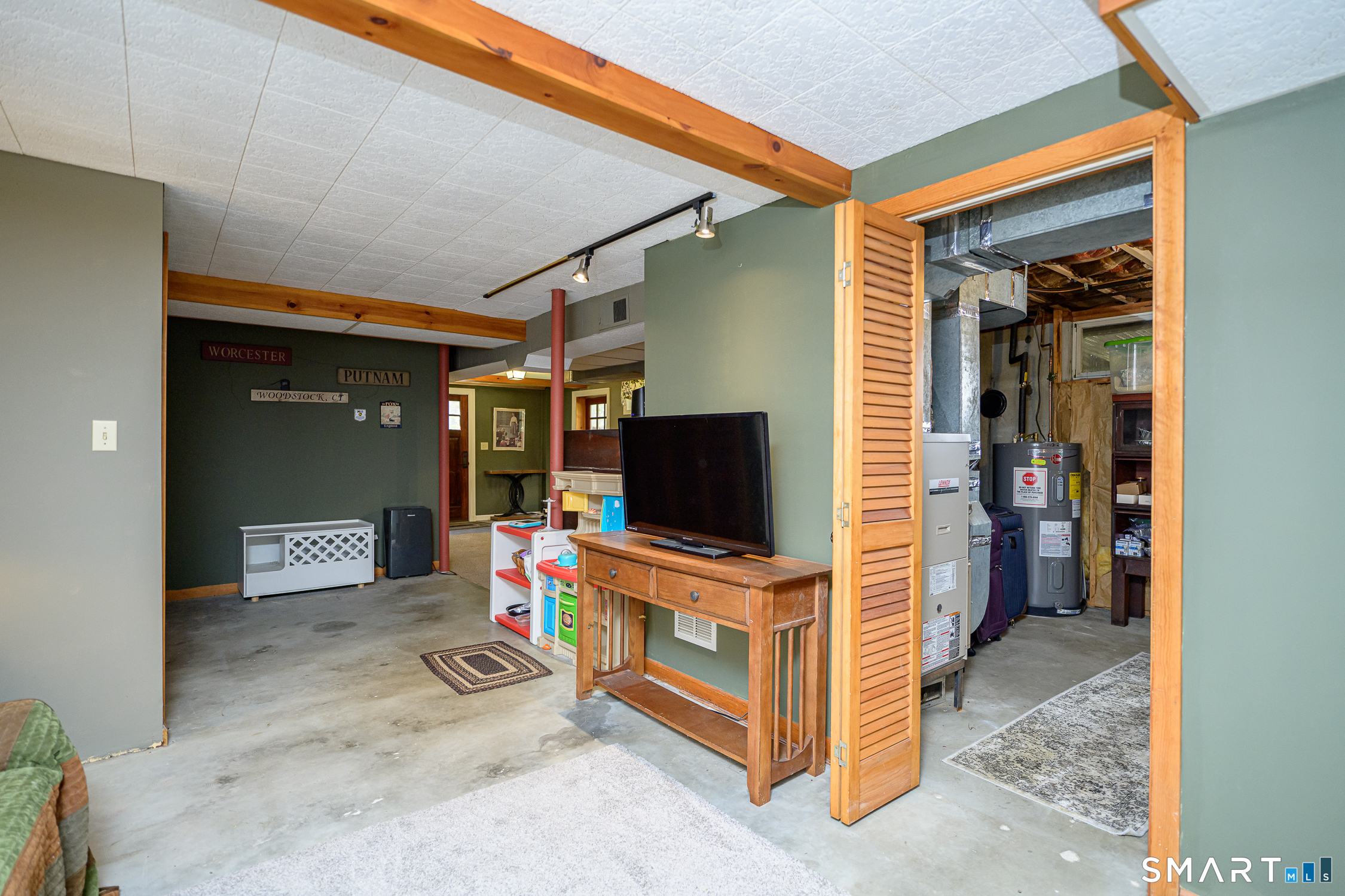 1629 Route 171 Woodstock CT 06282