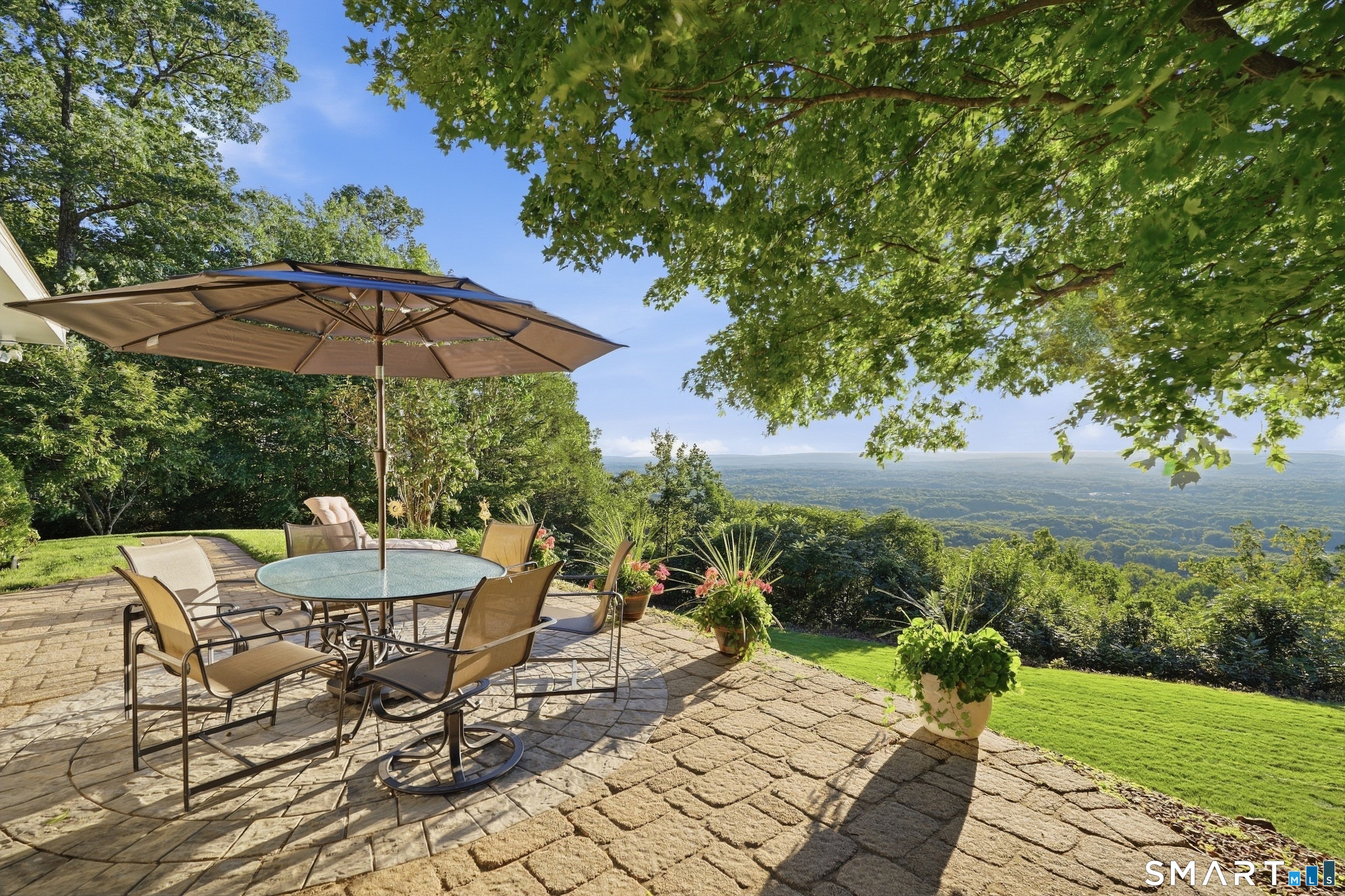 55 Montevideo Road Avon CT 06001