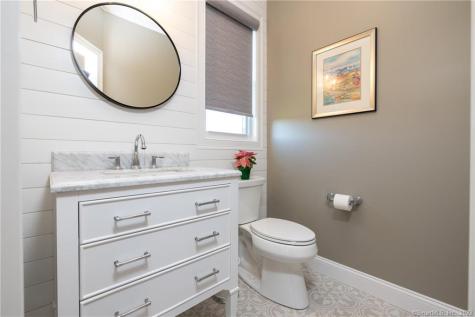 Oakwood Circle Plainville CT 06062