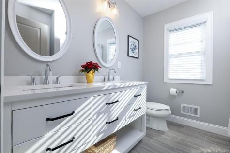 Oakwood Circle Plainville CT 06062