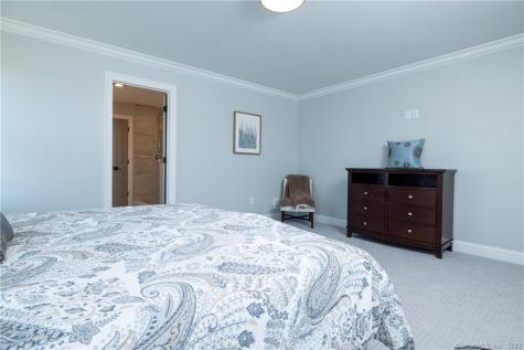 Oakwood Circle Plainville CT 06062