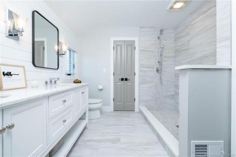 Oakwood Circle Plainville CT 06062
