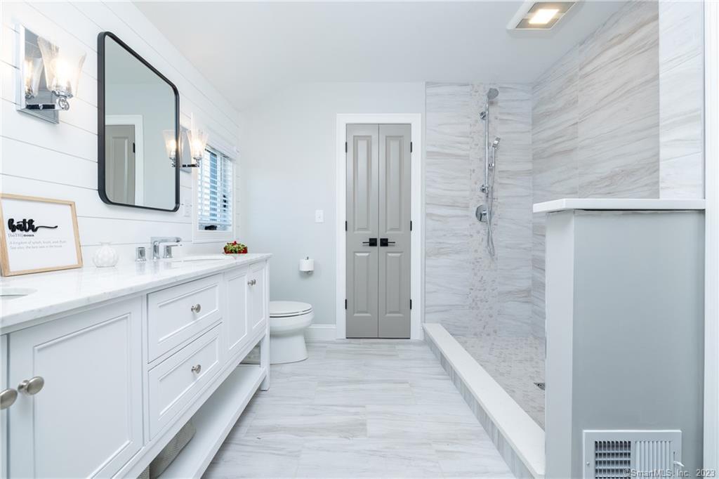 Oakwood Circle Plainville CT 06062