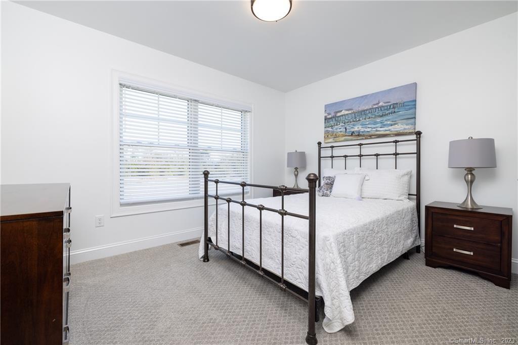 Oakwood Circle Plainville CT 06062