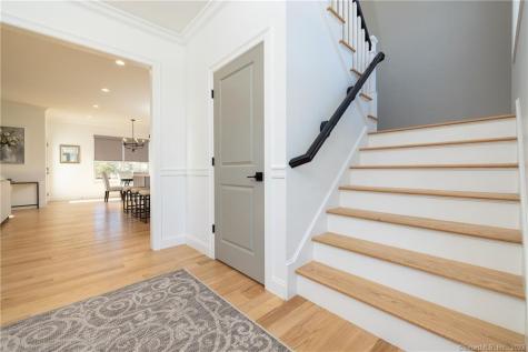 Oakwood Circle Plainville CT 06062