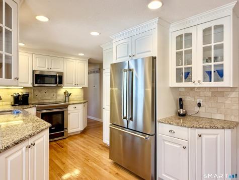 17 Sunnybrook Drive Avon CT 06001