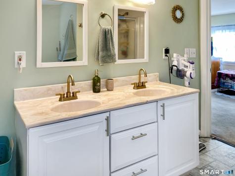 6 Schwartz Road Bozrah CT 06334