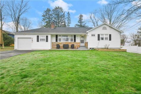 8 Manning Street New Fairfield CT 06812