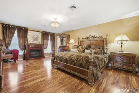 152 Williamsburg Drive Southington CT 06489