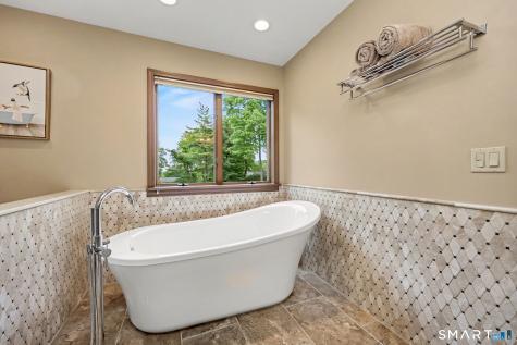 29 Woodridge Lane New Fairfield CT 06812