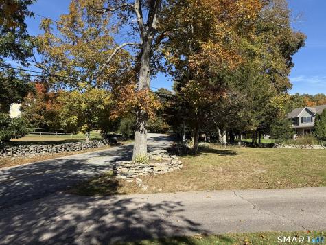 4 Chester Maine Road North Stonington CT 06359