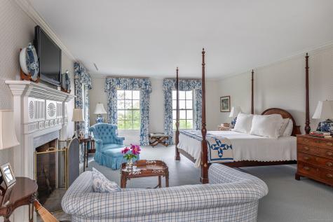 8 Bayberry Hill Roxbury CT 06783