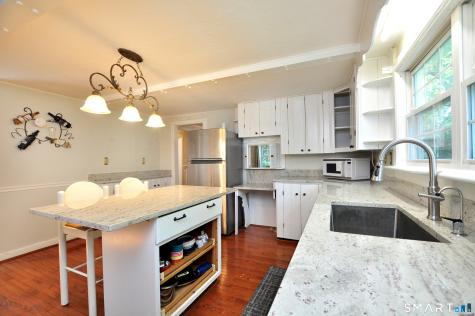 6 Raymond Road Avon CT 06001