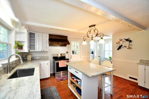 6 Raymond Road Avon CT 06001