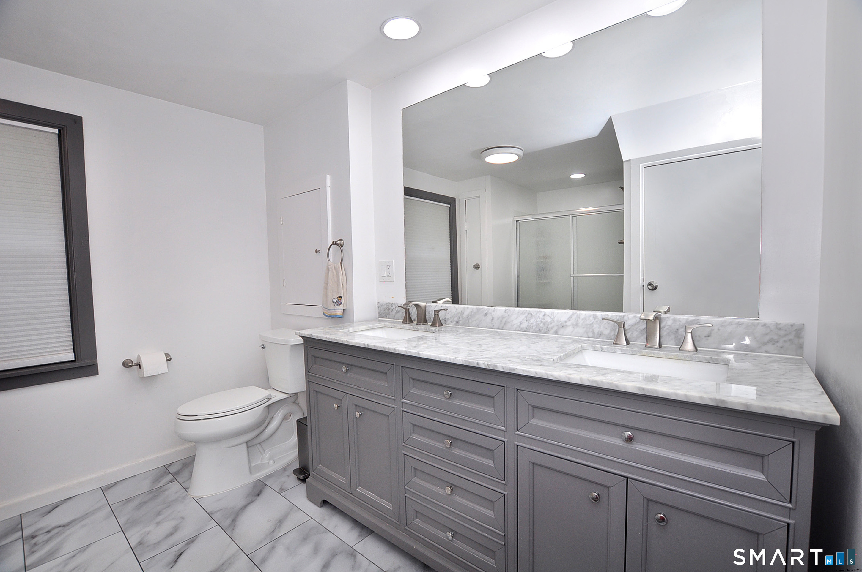 6 Raymond Road Avon CT 06001