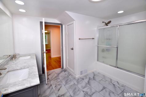 6 Raymond Road Avon CT 06001